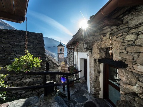 Le plus petit village de Suisse se transforme en hôtel