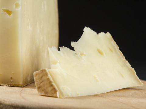 Une entreprise fribourgeoise devra rembourser le supplément lait