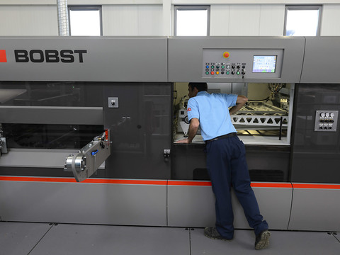 Bobst s'attend à un repli de la rentabilité au 1er semestre