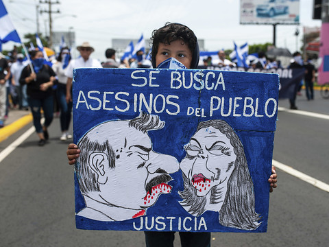 Nicaragua: l'opposition manifeste, le pouvoir se durcit