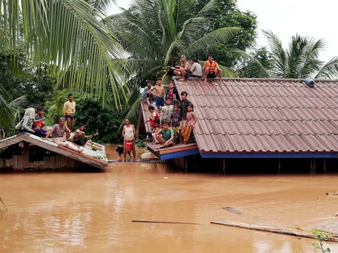 Des centaines de disparus après la rupture d'un barrage