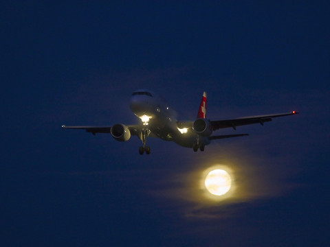 Aéroport de Zurich: trafic de fin de soirée gelé au niveau actuel