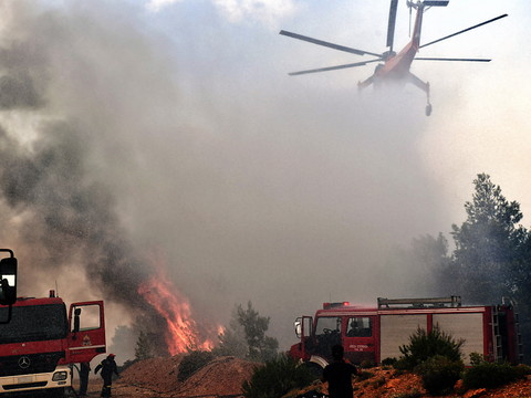 Le bilan des incendies en Grèce monte à 80 morts