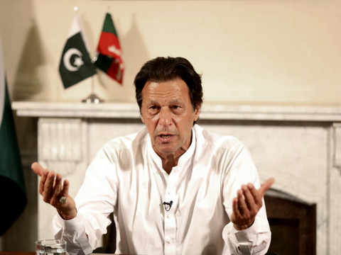 Imran Khan vainqueur mais il devra chercher des alliés