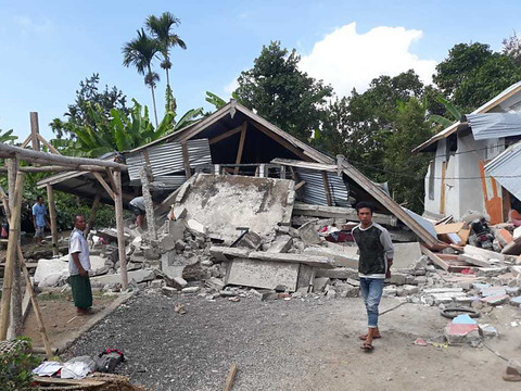 L'île de Lombok secouée par un puissant séisme: au moins 14 morts