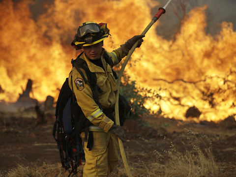 Vents erratiques et sécheresse attisent les incendies de Californie
