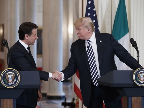 Trump et Conte défendent leur fermeté sur l'immigration