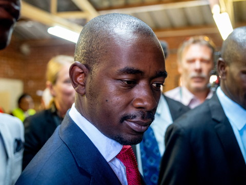 Au Zimbabwe, les deux principaux candidats revendiquent la victoire