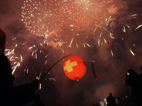 Des tonnes d'explosifs tirés depuis le lac Léman