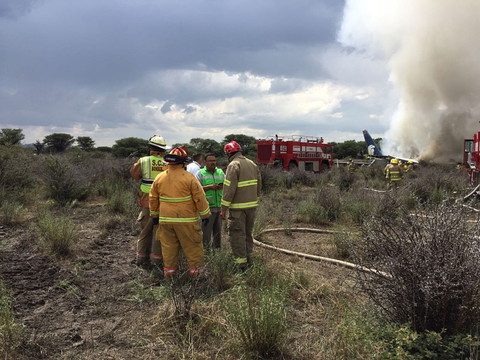 Une centaine de passagers survivent à un crash aérien au Mexique