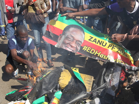 Heurts meurtriers après l'annonce de la victoire de la Zanu-PF