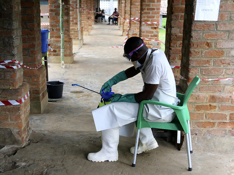 Un nouveau foyer d'Ebola signalé en RDC, vingt-deux morts