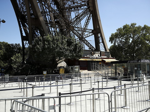 Fin de la grève à la tour Eiffel qui rouvre vendredi matin