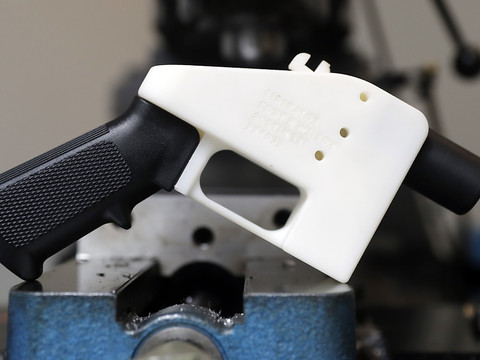 Armes en 3D: onze autres Etats poursuivent l'administration Trump