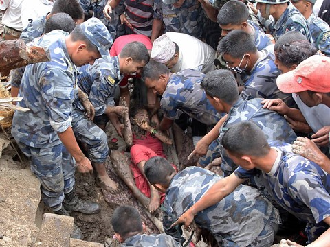 Des glissements de terrain font huit morts au Népal