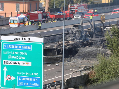 Explosion à Bologne: enquête en cours, la circulation reprend