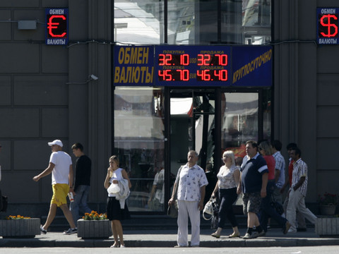 Sanctions américaines: la Bourse de Moscou et le rouble chutent