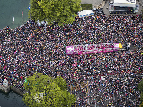 Centaines de milliers de fans de techno attendus samedi à Zurich