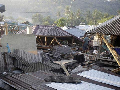 Le bilan du séisme à Lombok monte à 387 morts