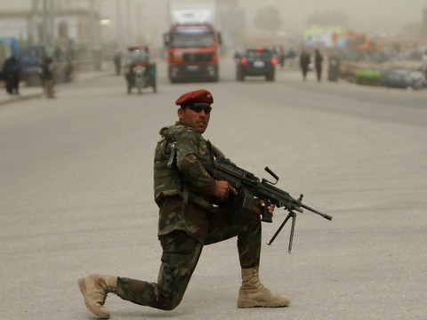 Poursuite des combats à Ghazni en Afghanistan