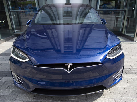 Importation de deux Tesla pas admise pour échapper à la taxe CO2