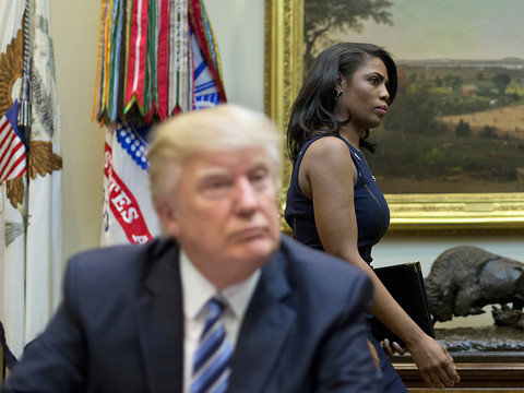 Une ex-conseillère et Trump s'affrontent par tweets interposés