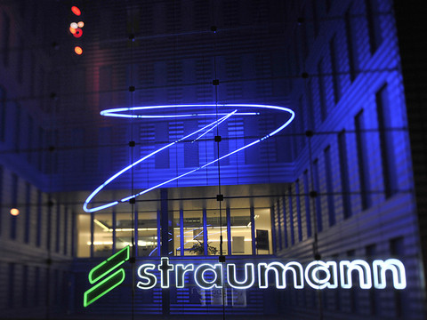 Straumann poursuit sur sa lancée au 1er semestre