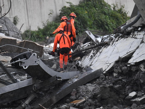 L'effondrement du pont à Gênes a fait au moins 22 morts