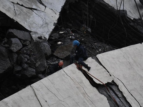 L'effondrement du pont à Gênes a fait au moins 35 morts