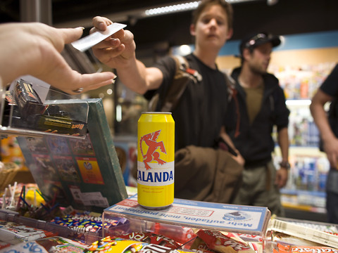Toujours trop de ventes illégales d'alcool à des jeunes