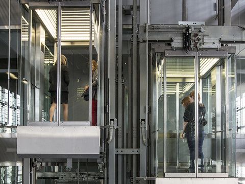 Schindler cartonne au 1er semestre et vise le milliard pour 2018