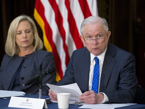 Les tribunaux priés d'accélérer les expulsions de migrants aux Etats-Unis