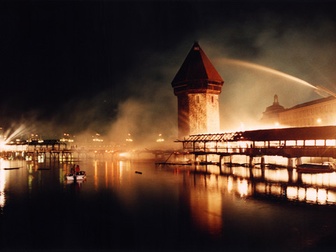Les tableaux vides du pont de la Chapelle 25 ans après l'incendie