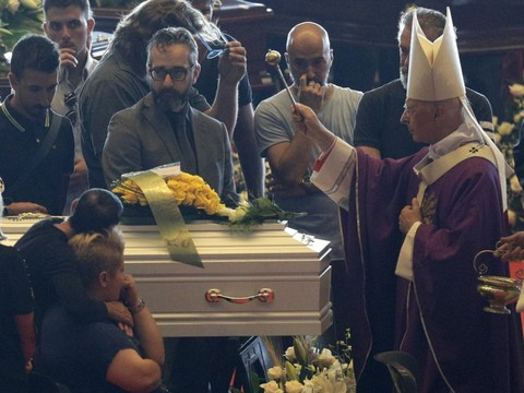Un adieu sobre aux victimes de Gênes et des promesses
