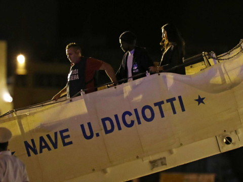 177 migrants bloqués depuis 48h au large de Lampedusa