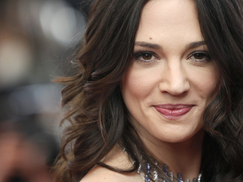 L'actrice Asia Argento nie toute relation sexuelle avec un acteur