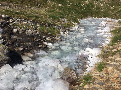 Engadine: le mystère du ruisseau blanc résolu
