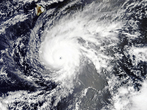 Hawaï se prépare à l'arrivée du puissant ouragan Lane