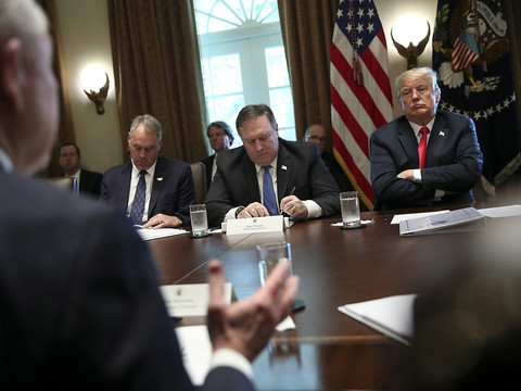 Trump s'acharne encore contre son ministre de la justice