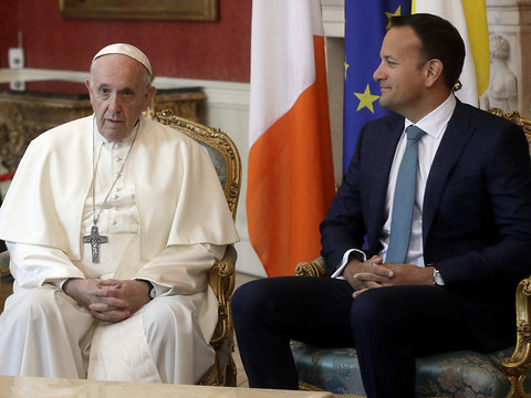 Appelé à agir, le pape dénonce en Irlande des abus 