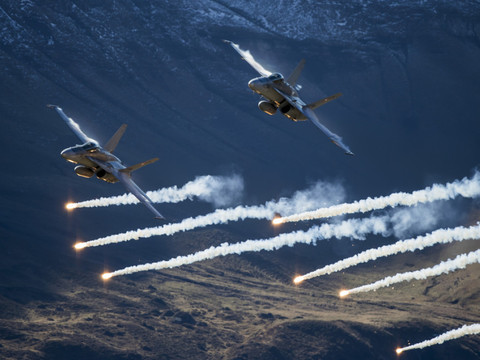 Le PDC ne veut pas lier l'achat de jets avec une défense sol-air