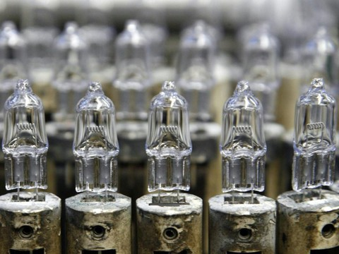 Les ampoules halogènes vont disparaître des rayons des magasins