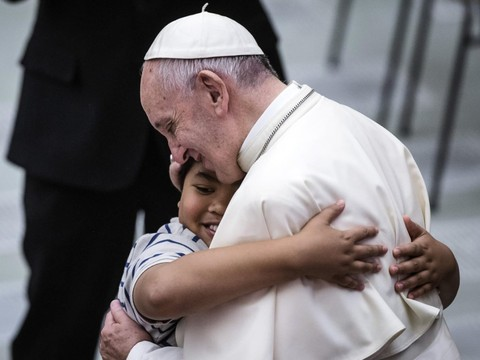 Homosexualité chez l'enfant: le pape recommande la psychiatrie