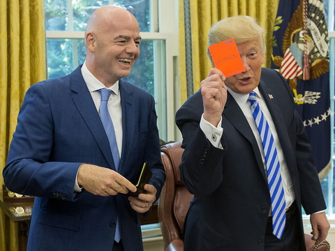 Donald Trump met en garde Google, Twitter et Facebook