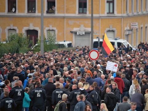 L'extrême droite allemande dans la rue contre Merkel