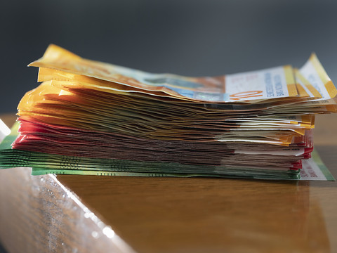Le rythme de croissance des salaires nominaux se maintient