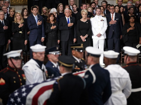 Le Congrès américain rend hommage à John McCain, sans Donald Trump