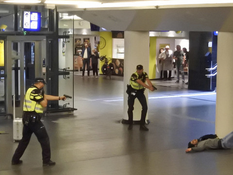 Attaque d'Amsterdam: le jeune Afghan présenté lundi au tribunal