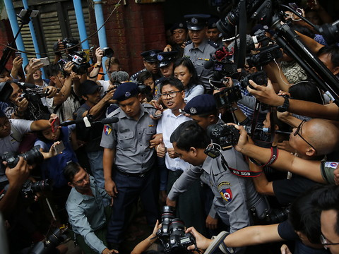 Deux journalistes de Reuters condamnés en Birmanie