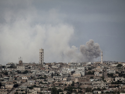 Des centaines de Syriens fuient Idleb en prévision d'un assaut